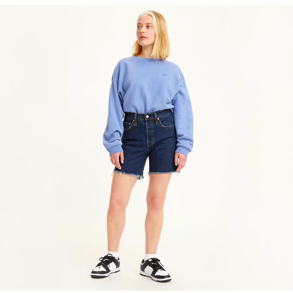 NWT- Levi’s 501 Shorts Mid Thigh